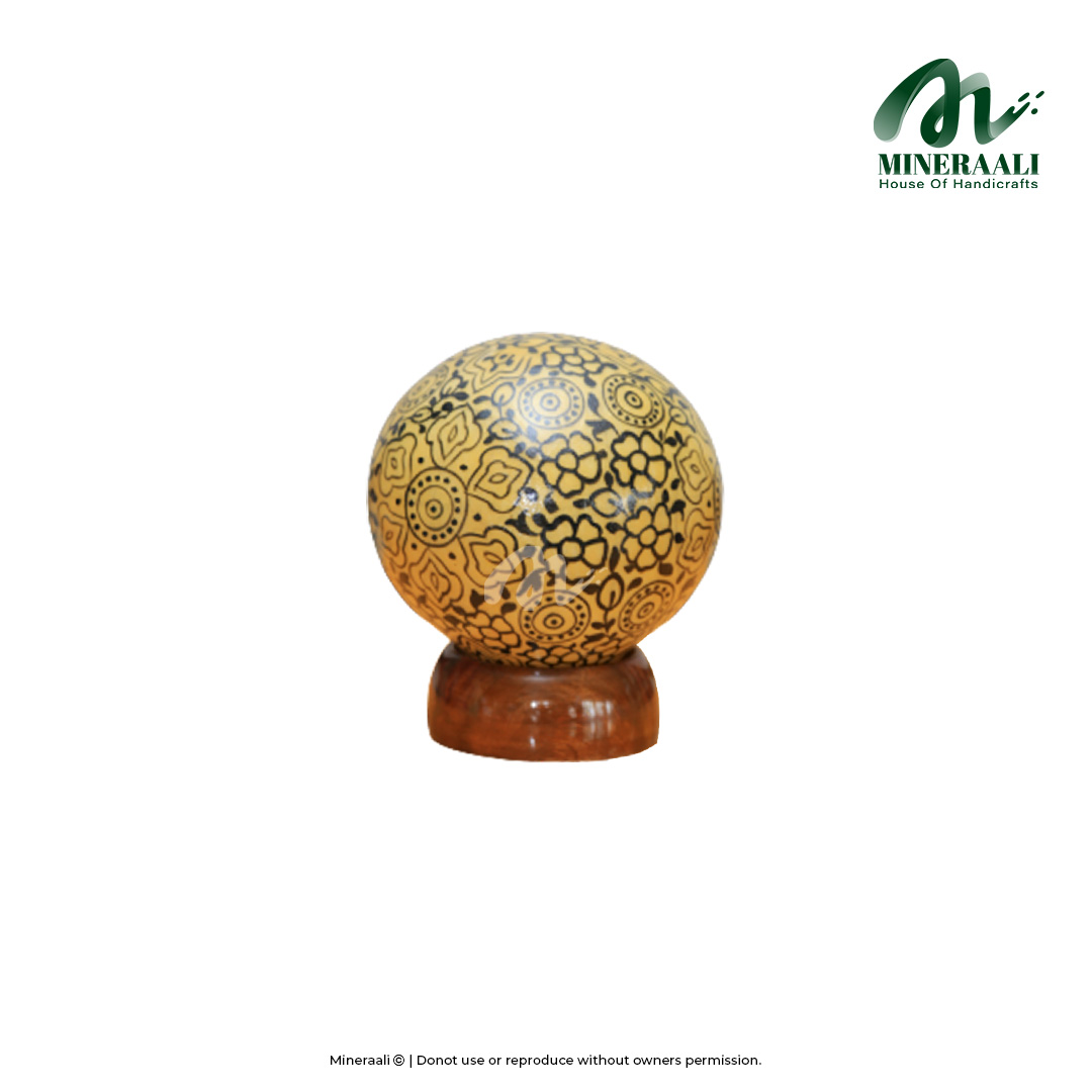 Mineraali | Camel Skin Artistic Black Pattern Globe Lamp